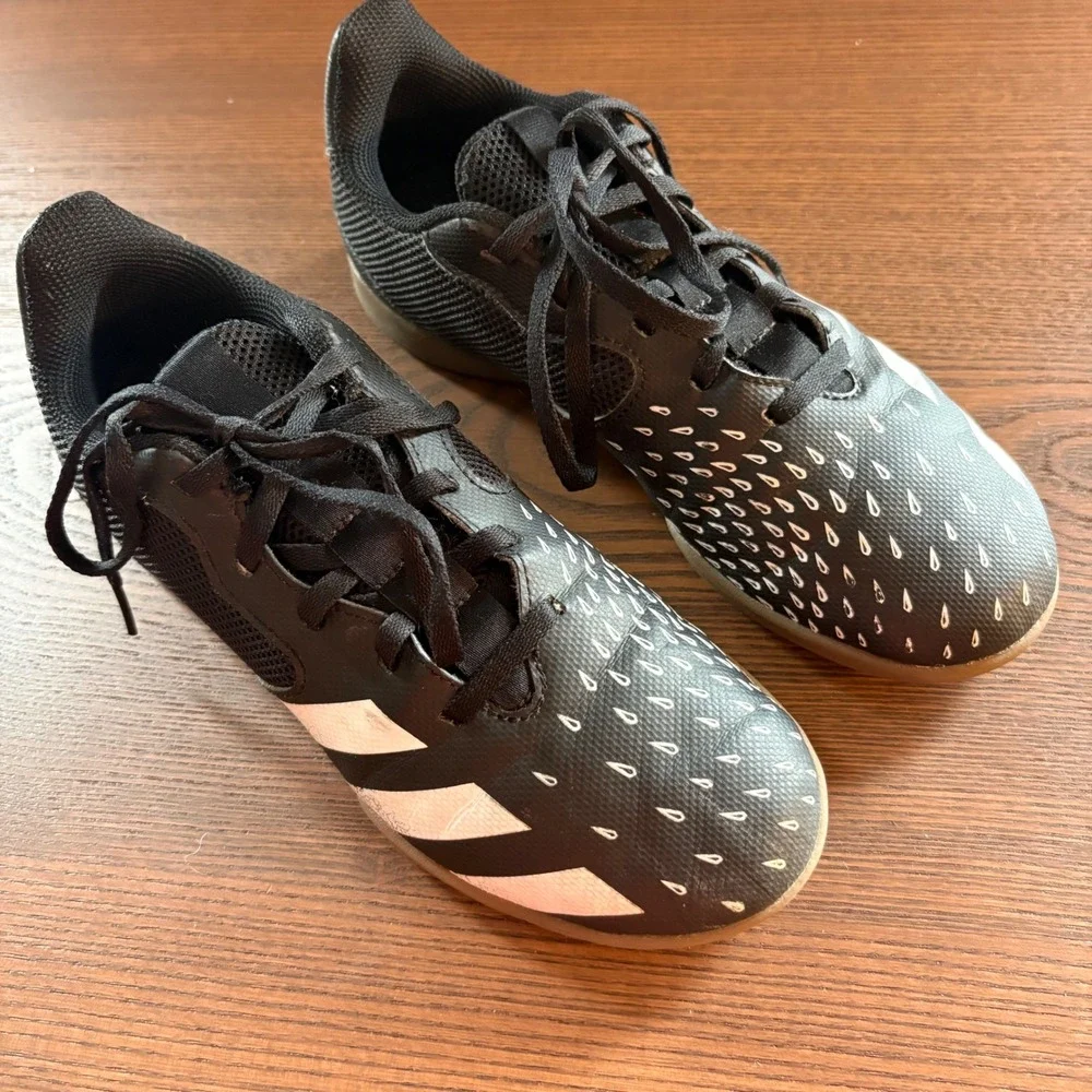 Adidas Predator Freak‎ .4 Sala Mens Size 6 Black White Indoor Soccer Cleats EUC